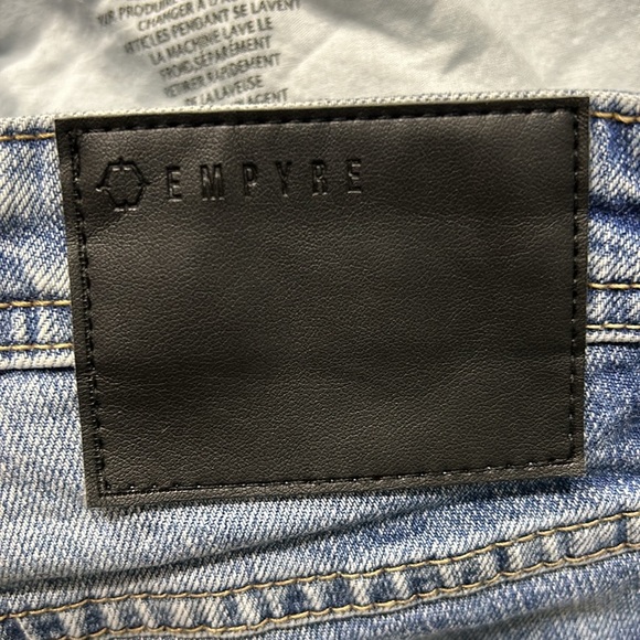 Zumies Empyre Mens size 32 distress & bleach stain tapered Jeans - Picture 4 of 5